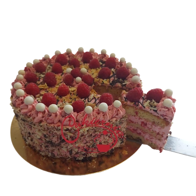 13. TORT MALINOWY Z KREMEM